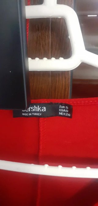 Mono Bershka rojo