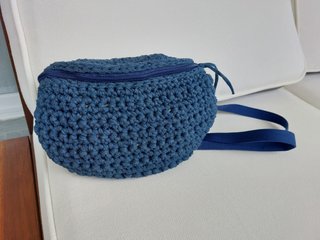 Riñonera nueva crochet azul