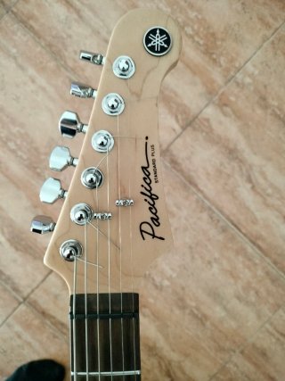 Guitarra Eléctrica Yamaha Pacifica Standard Plus