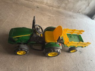 Trattore per bambini a batteria con rimorchio