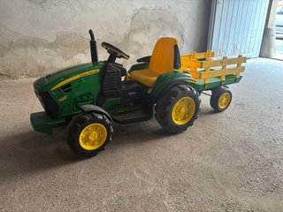 Trattore per bambini a batteria con rimorchio