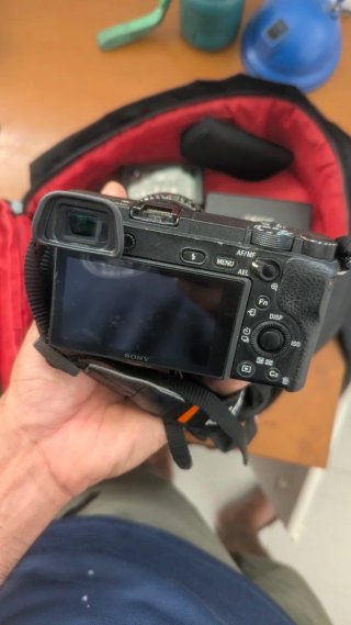 Sony a6300 + Cargador y Baterías
