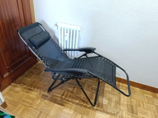 Tumbona reclinable negra super cómoda + bandeja