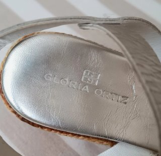 Sandalias cuña Gloria Ortiz plateadas, 35