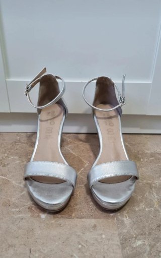 Sandalias de tacón Mimao plateadas