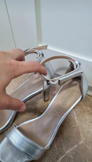 Sandalias de tacón Mimao plateadas