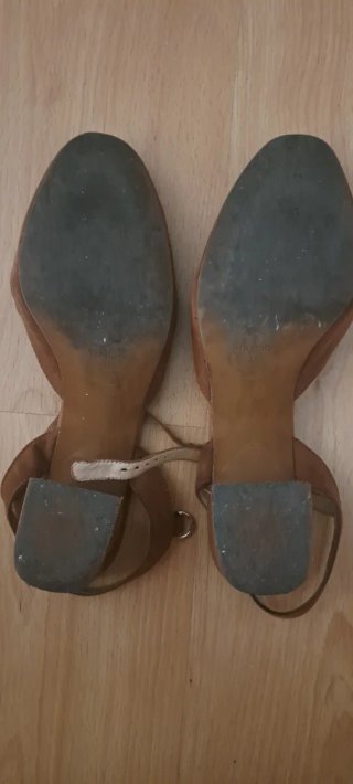 Sandalias de piel marrones