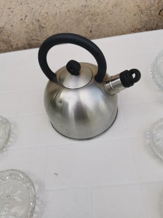 Bollitore in acciaio inox con manico