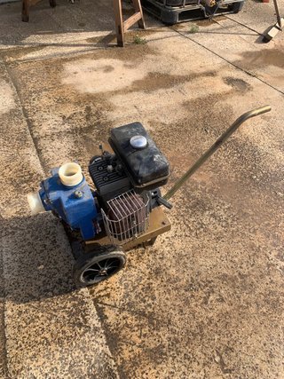 Bomba de agua gasolina