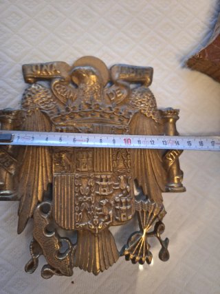 Escudo de España. Águila San Juan. Metopa