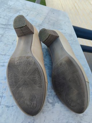 Zapatos beige Desiree Talla 40