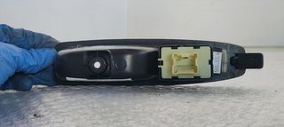 MANDO ELEVALUNAS TRASERO DERECHO RENAULT CAPTUR 1