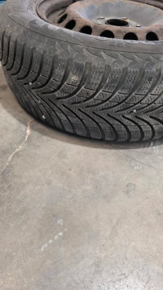 Neumático con llanta 195/65 R15 91T
