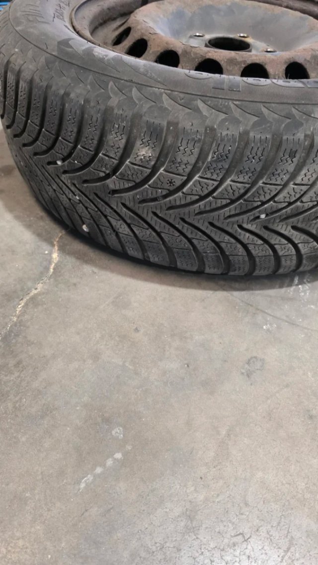 Neumático con llanta 195/65 R15 91T