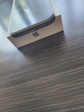 iPhone 16 Pro 128GB Plata - Batería 98%