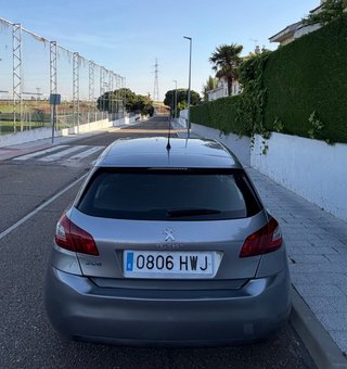 Peugeot 308 año 2014 gasolina 1.2.