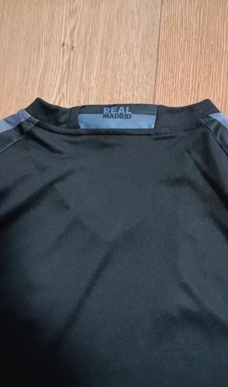 Conjunto de niño Real Madrid Adidas Negro Gris.