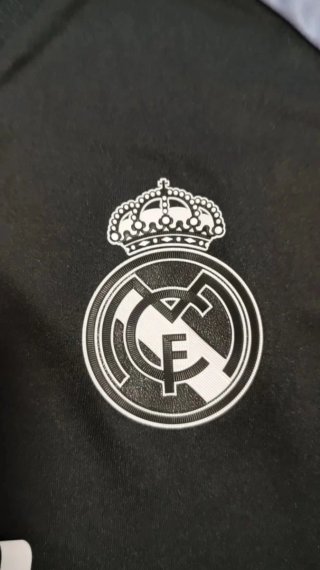 Conjunto de niño Real Madrid Adidas Negro Gris.