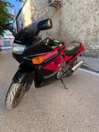 Kawasaki ZZ-R600 Sportbike Roja y Negra