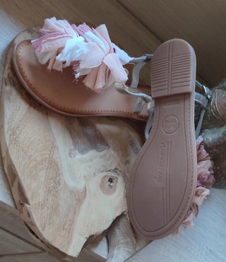 Sandalias Gioseppo rosas y blancas