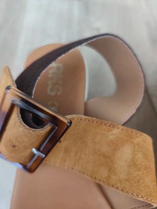 Sandalias RKS cuña piel marrón y granate