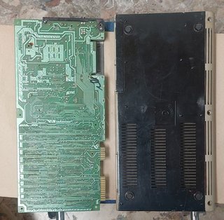 Scheda madre Commodore 64 1983 + scocca inferiore