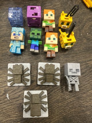 Figuras Kinder Joy Minecraft 1.5€ cada uno