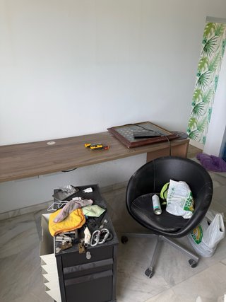 Tavolo da ufficio in legno e metallo