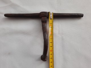 Cerrojo antiguo forja asa curva, pesa 292 gramos
