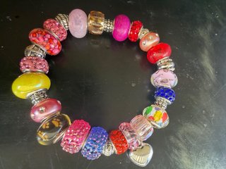 Braccialetto elastico con charm