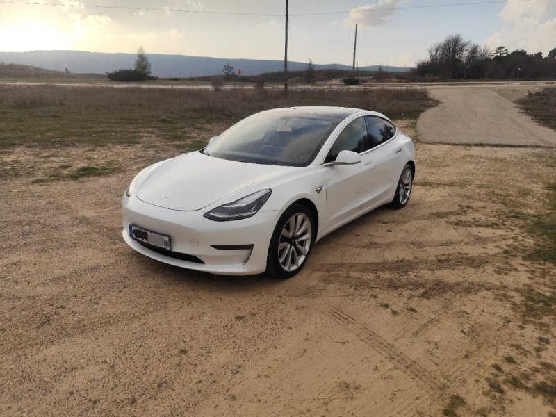 Tesla Model 3 2019 - foto 1
