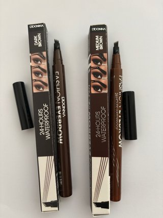 Lápiz de cejas DDONNA y Leticia well