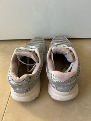 Deportivas grises y rosas talla 37.5