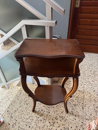 Mesa auxiliar de madera