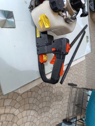 Tagliasiepi a scoppio
