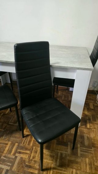 Tavolo da pranzo e 4 sedie