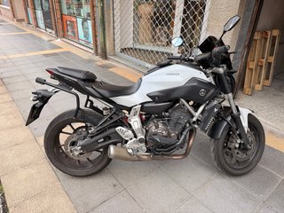 Yamaha MT-07 2014 Negra y Blanca