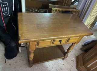 Mesa auxiliar de madera con cajón