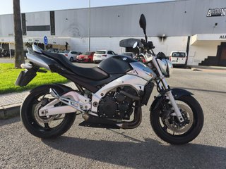 Suzuki GSR600 Naked Manual