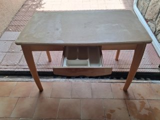 Mesa de cocina Cancio con cajón