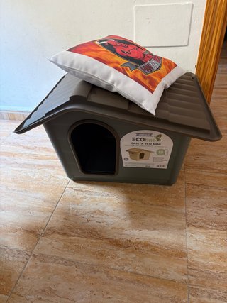 Caseta perro plástico marrón