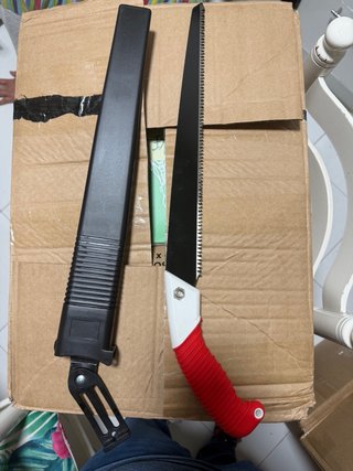 Serrucho de poda japonés con funda