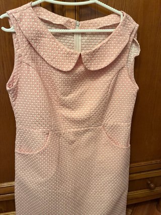Vestido de verano rosa sin mangas