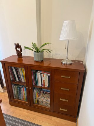 Mueble de salón, 2 mesas, sillas y aparador