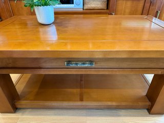 Mueble de salón, 2 mesas, sillas y aparador