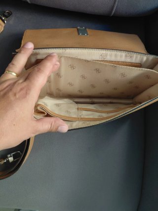Bolso Guess Beige y Dorado