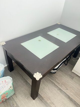Mesa de centro madera y cristal. Se abre