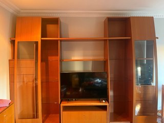 Mueble de salón madera y cristal