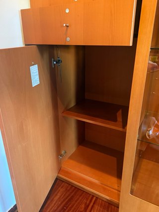 Mueble de salón madera y cristal