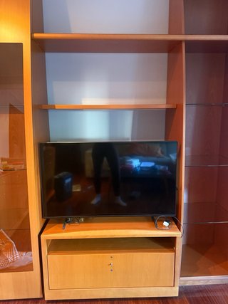 Mueble de salón madera y cristal